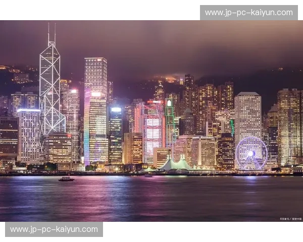 霓虹深处的双城记：当东方之珠撞上大和之魂，哪一种生活更令你心动？